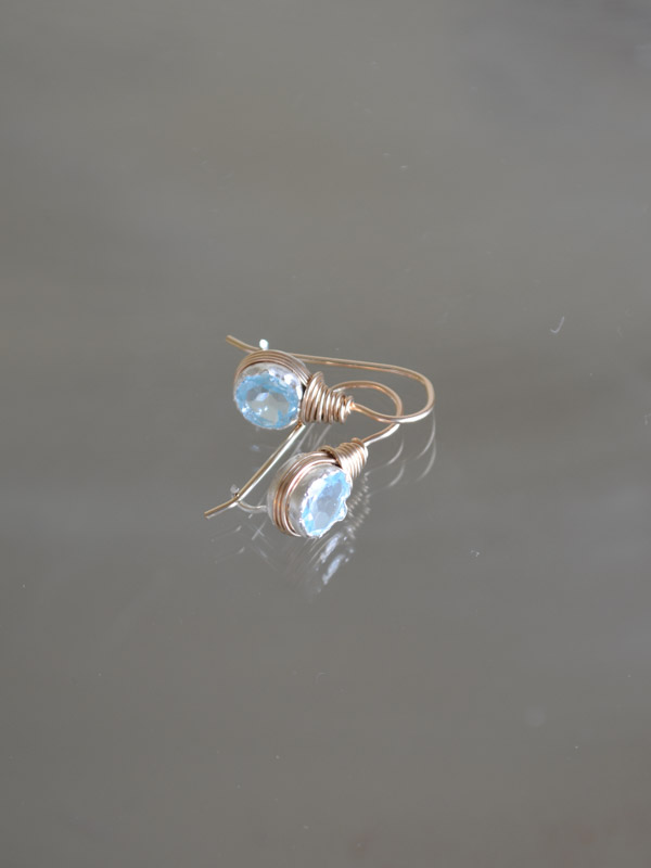 oorbellen Wire mini, lichtblauw kristal